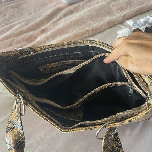 Snakeskin leather handbag - Picture 8 of 9